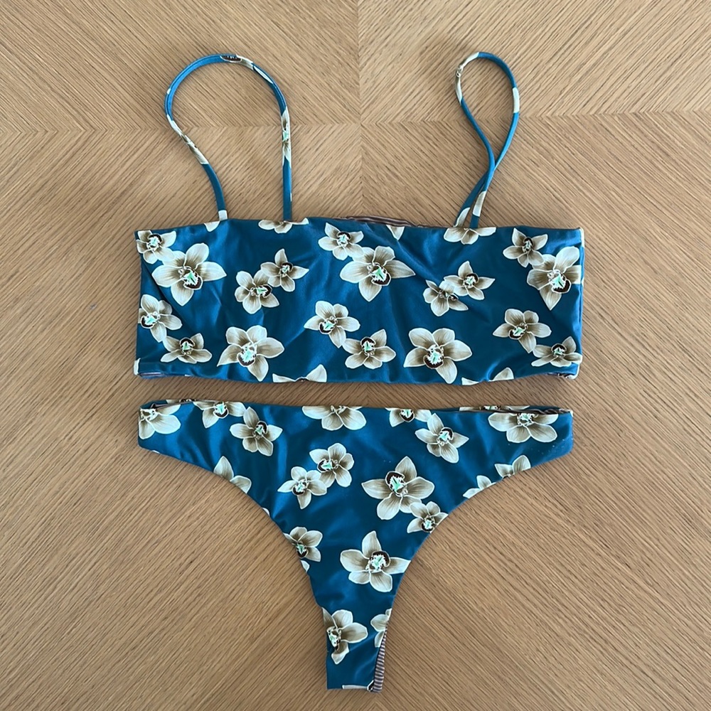 Acacia Rhodes top and Brazil bottoms in Tropics. Medium